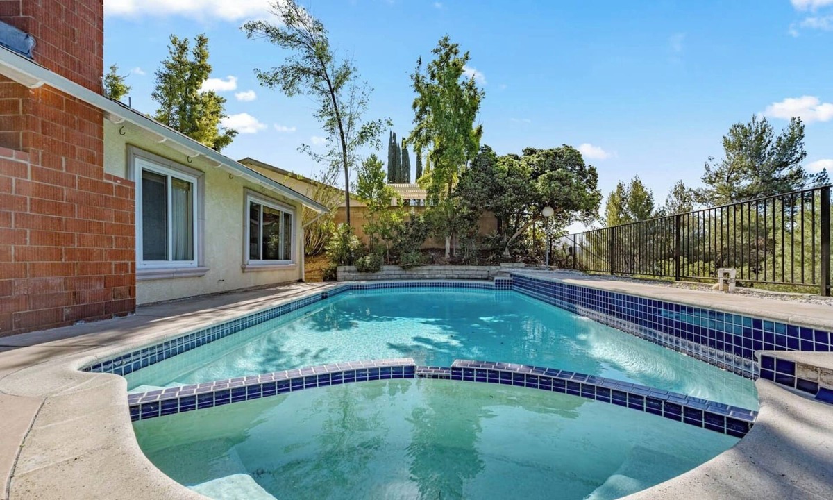 Glendale House | ৎ୭Stylish Glendale Retreat w Pool & Billiardsৎ୭