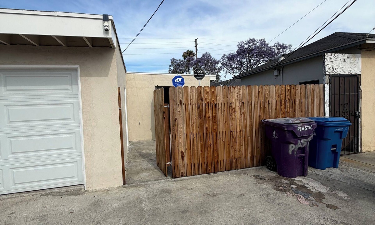 North Long Beach Apartment | 1 month minimum - private studio unit in North Long Beach neighborhood