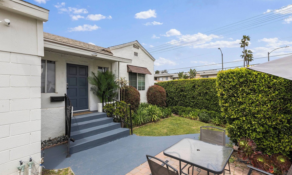Mid City House | 10mins to Rodeo Drive, 15mins to Venice Modern 4BDR | Shenandoah by AvantStay