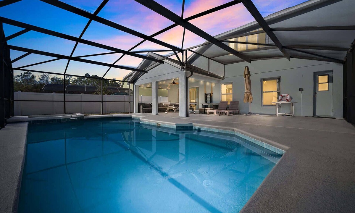 Sandy Ridge House | 12 min to Disney Movie Theater Pool