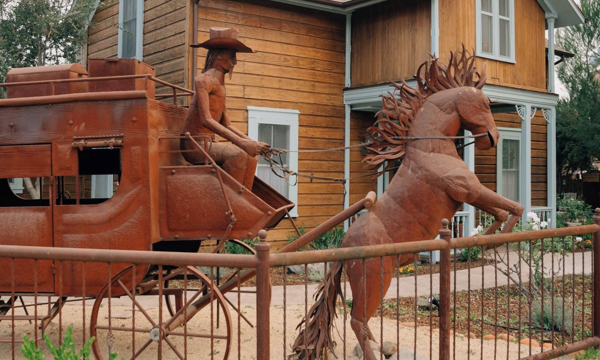 Los Alamos House | 1882 Heritage House ~ Bali Bed, Porches & Gardens ~ Downtown Los Alamos