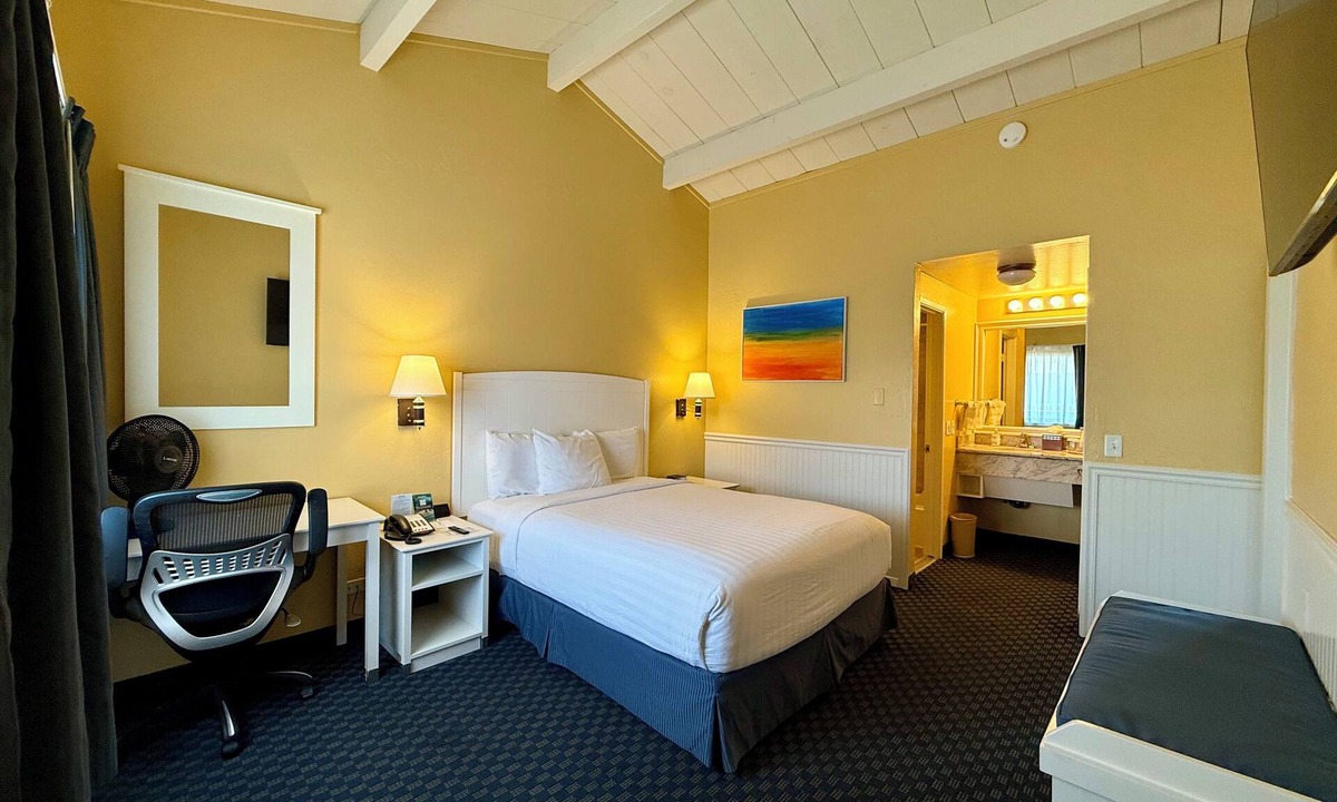 Downtown Monterey Cabin | 2 Bedroom Family Suite at Ocean-Side Property!