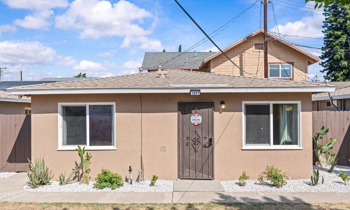 Tustin House | 2-bedroom house in nice Tustin with cool AC for relaxing stays