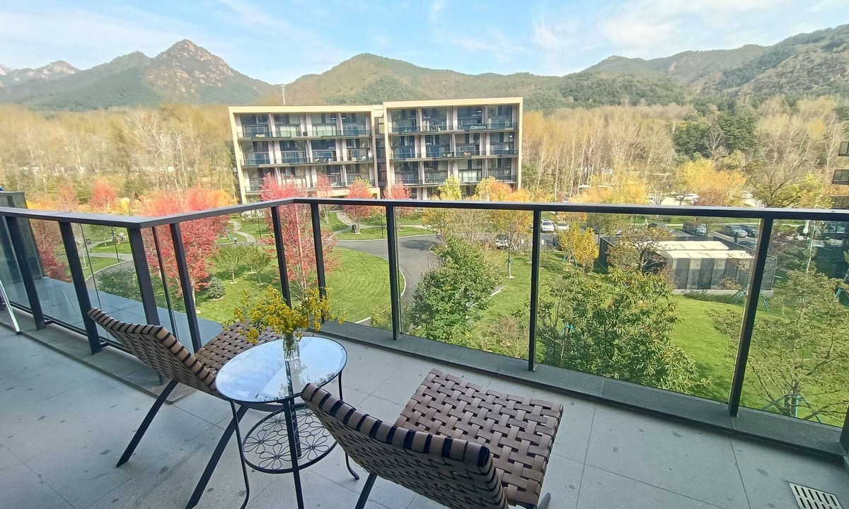 Chengde Apartment | 2-Bedroom Loft - Onsen, creek, playground (2-hour drive from Beijing)