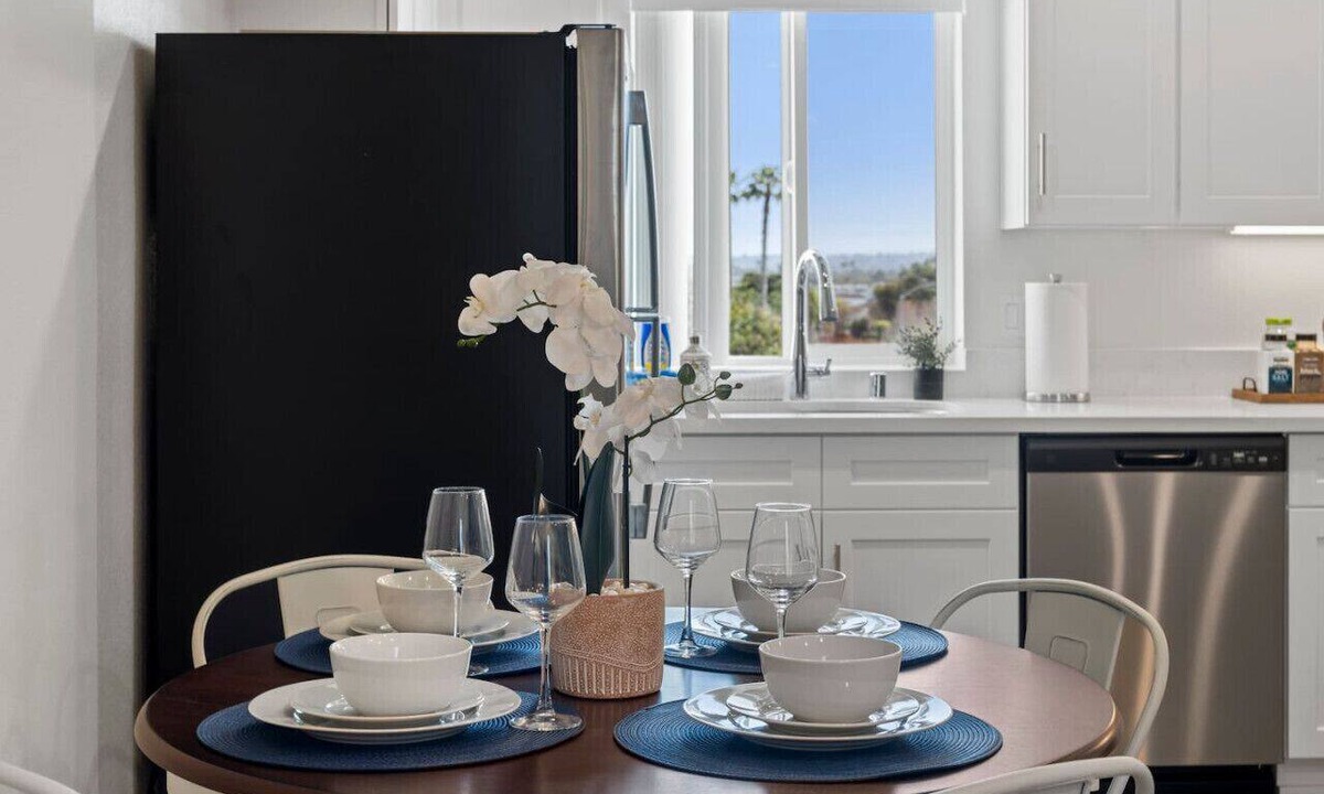Crown Point Apartment | 2 Blocks to Beach! King Beds, Fast Wi-Fi, Parking