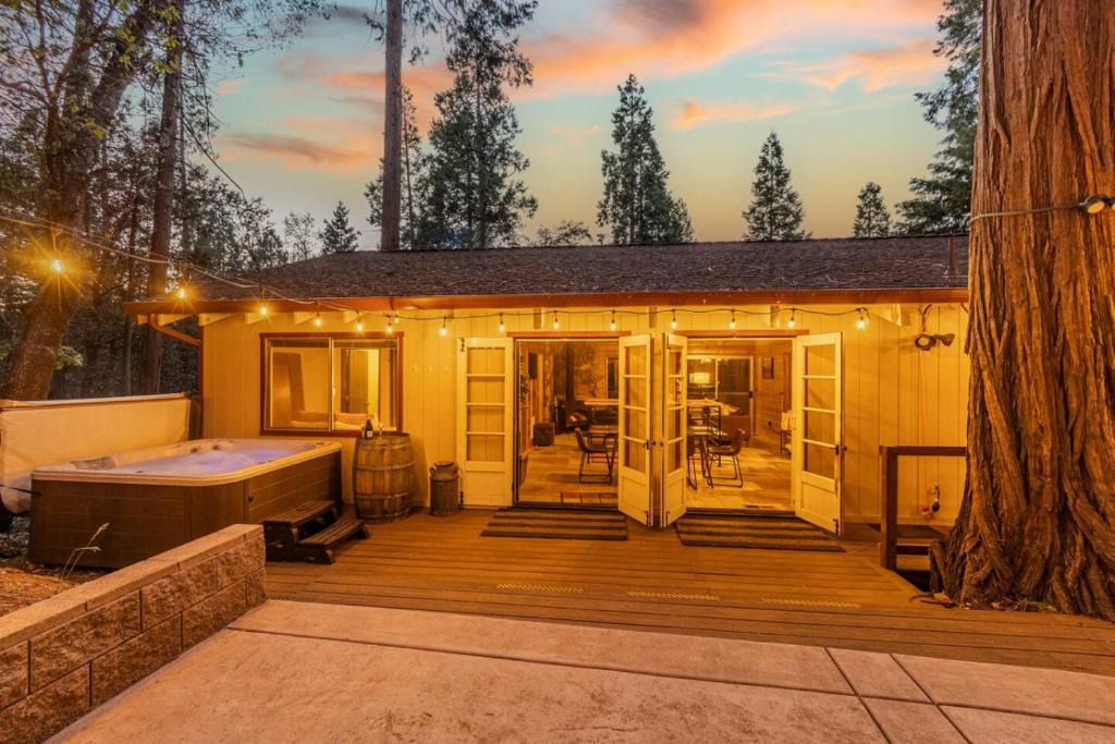Twain Harte House | 2 cabins-22 guests-2 hot tubs-Lake Access-Glamping