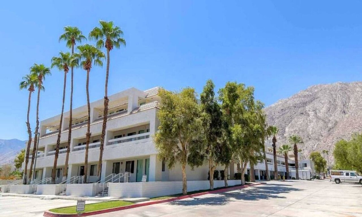Warm Sands Apartment | 2 Full Beds|Palm Springs, CA