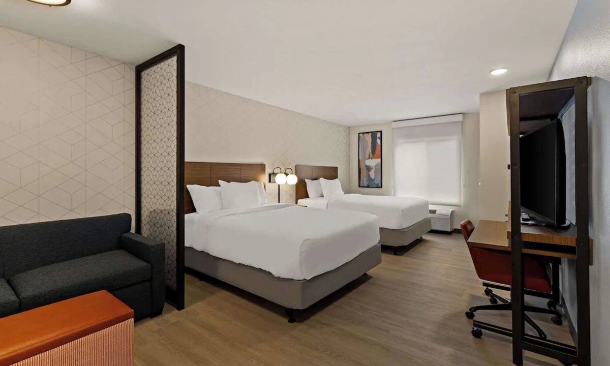 Temecula Hotel | 2 Fully Equipped Suite Perfect for Temecula Stays | Free Parking & Pet-Friendly