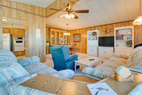 Desert Hills House | 2 Mi to Lake Havasu: Pet-Friendly Home w/Grill!