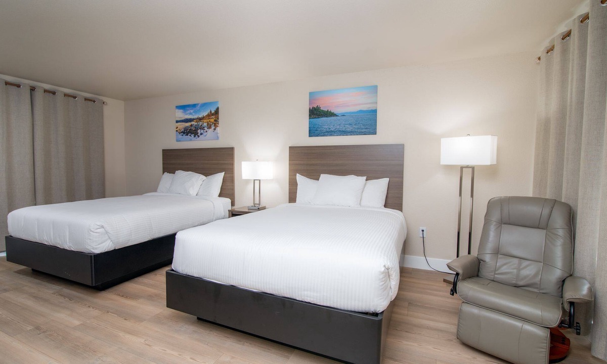 Apple Hill Hotel | 2 Queen Bed Room- Handicap