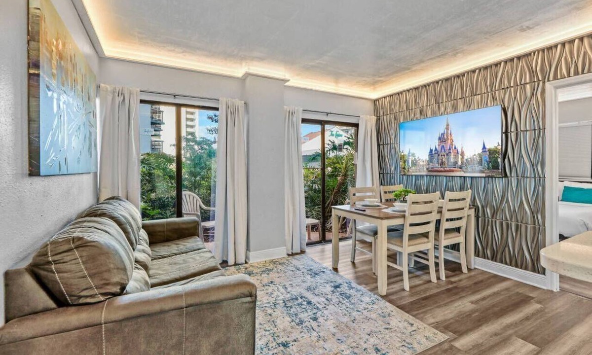 Florida Center Villa | 2BR near Universal & Epic Universe–Pool & Gym