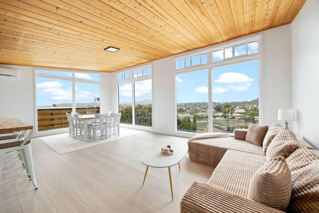 La Mesa House | 2Homes Villa Renovated Views