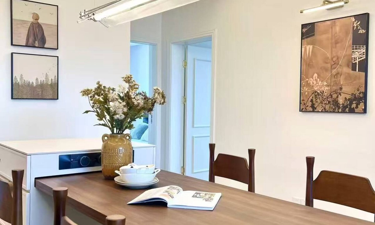 Huangpu Apartment | 3-bedroom apartment easy walk to Yuyuan Garden, the Bund and Nanjing Road