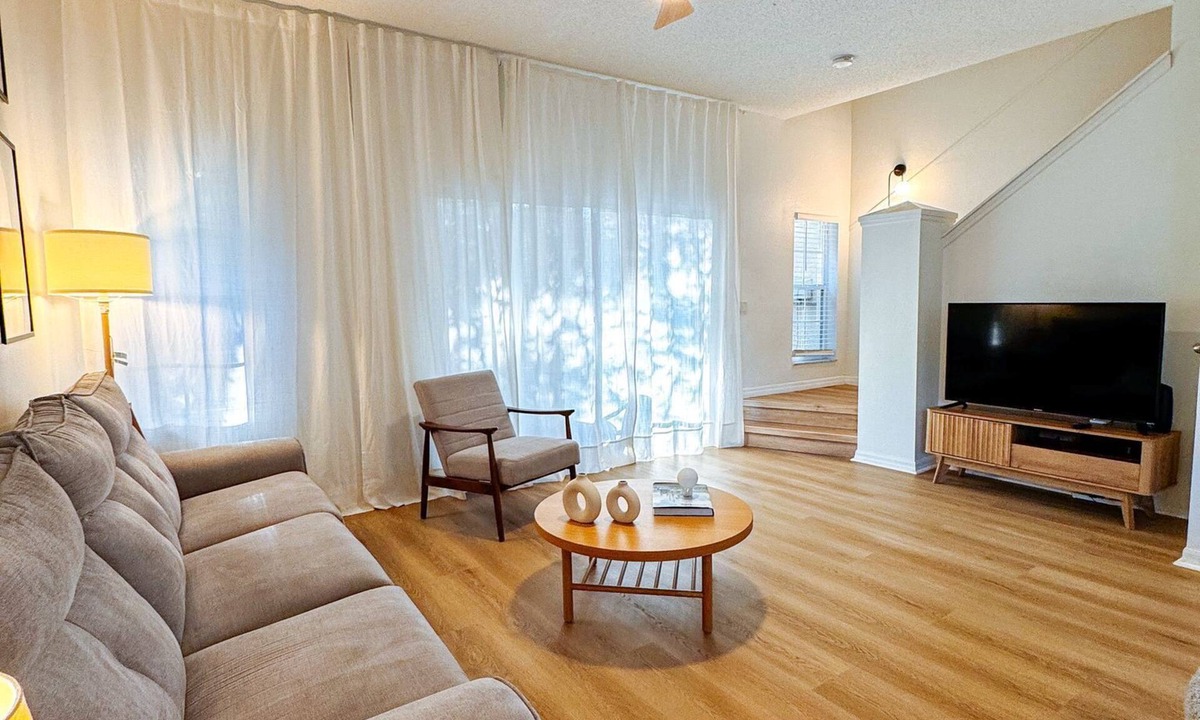 Crystal Cove House | 3-bedroom townhome in delightful Kissimmee with Shared fitness room, AC, WiFi