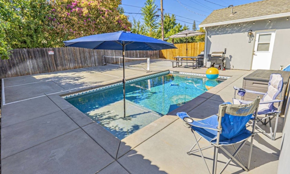 Sacramento House | 3BR/2BA Retreat with Pool/1 Mile to Downtown