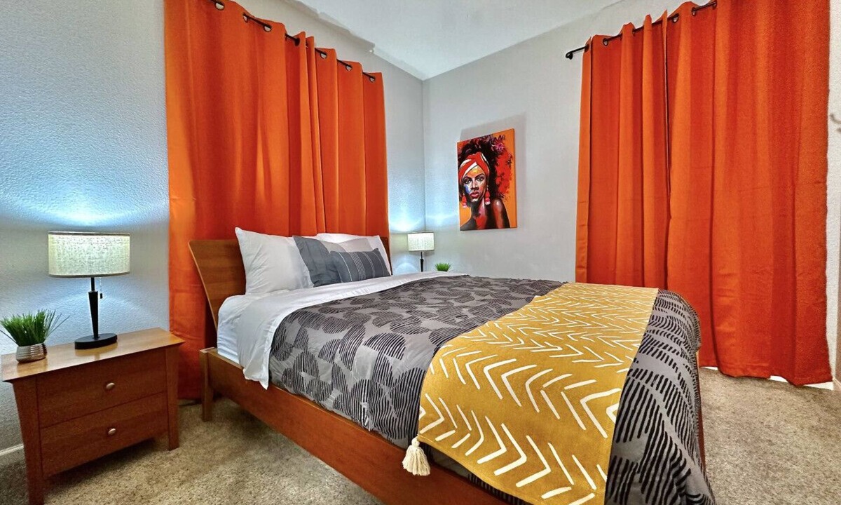 North Natomas House | 3BR · King Bed · Garage · 10 Min to Airport and Downtown