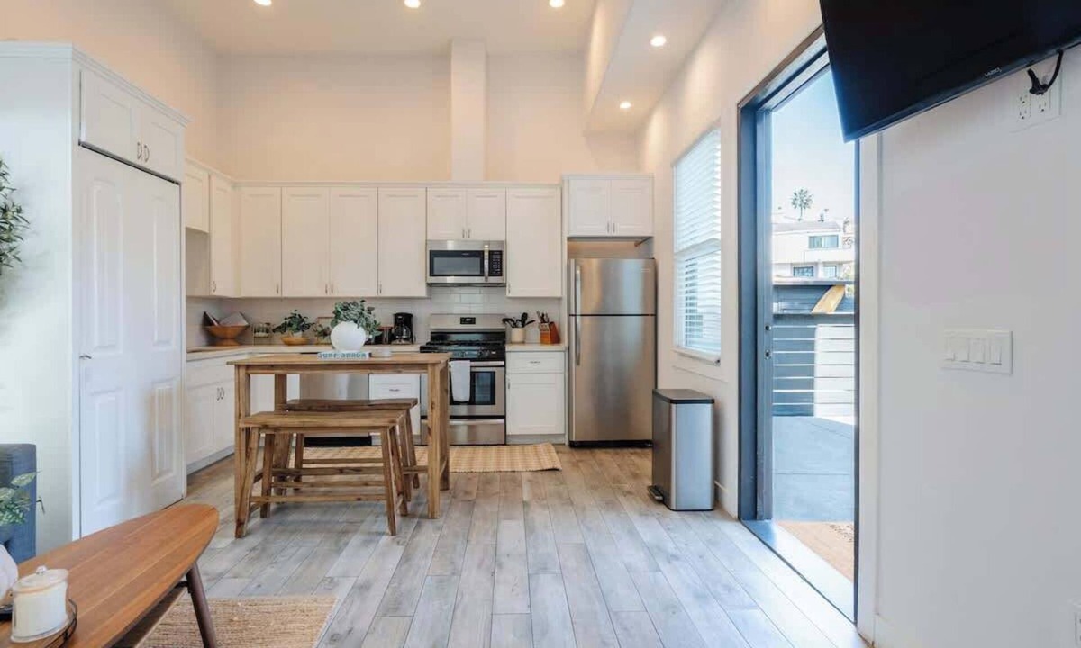 Mission Hills Apartment | 4 Chic Apartments Steps from Old Town: Sleep 24