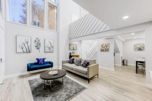 Menlo Park House | 497-Upscale Family Home w AC & Patio near Meta & Stanford