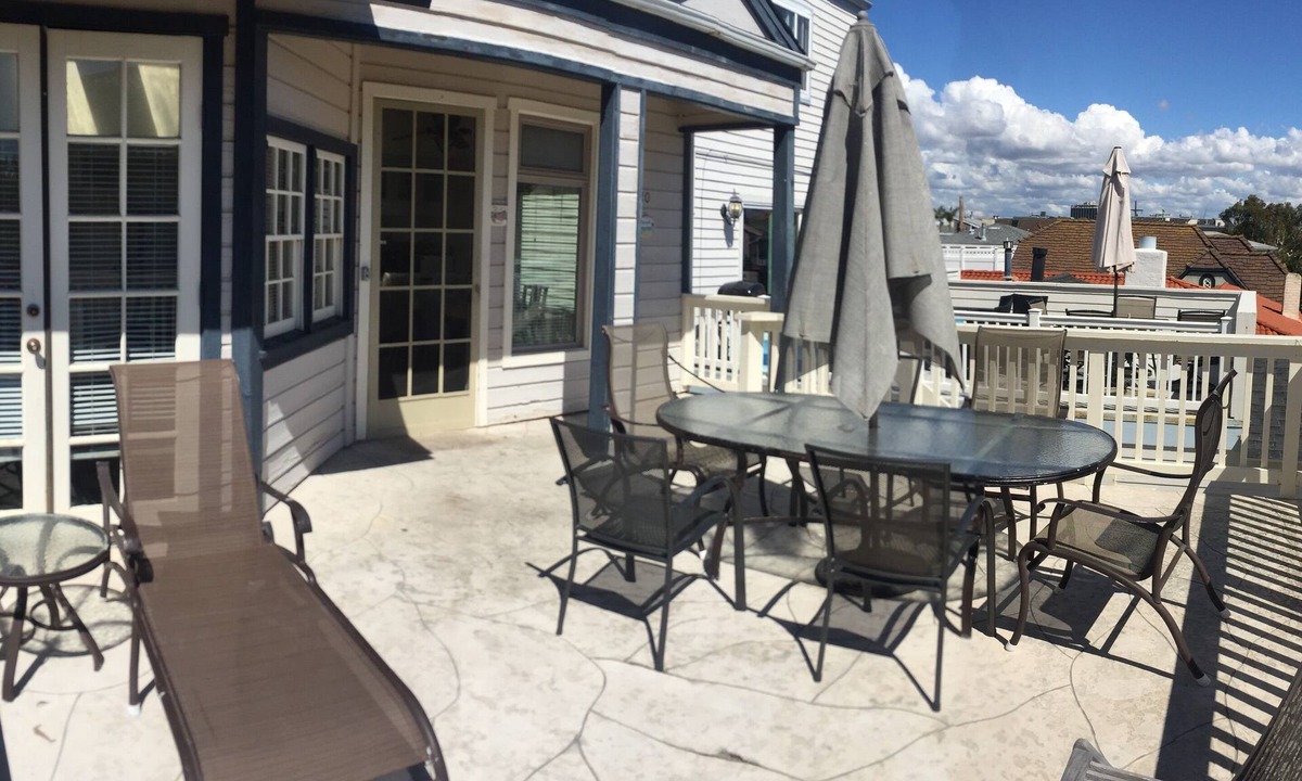 South Mission Beach House | 4BR-2BA, 100ft to ocean sand, deck w/view. 2 parking spots. Open March 2026.