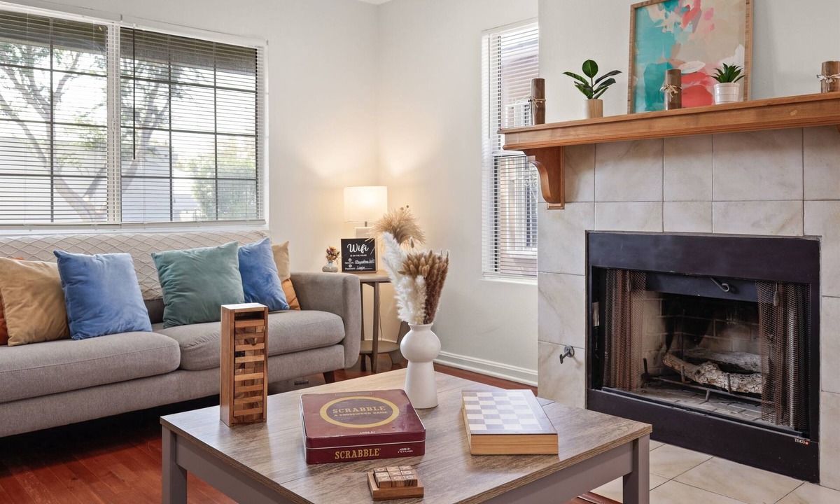 Lucerne - Higuera House | 4BR Near SoFi Stadium | Walk Downtown Culver City