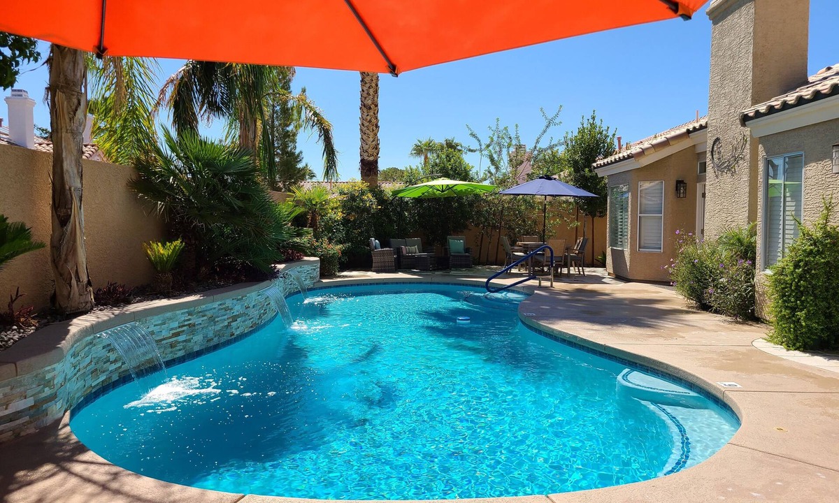 Paradise House | 5★ Guest Favorite Pool Home Near Strip and Airport. Peaceful Vegas Escape