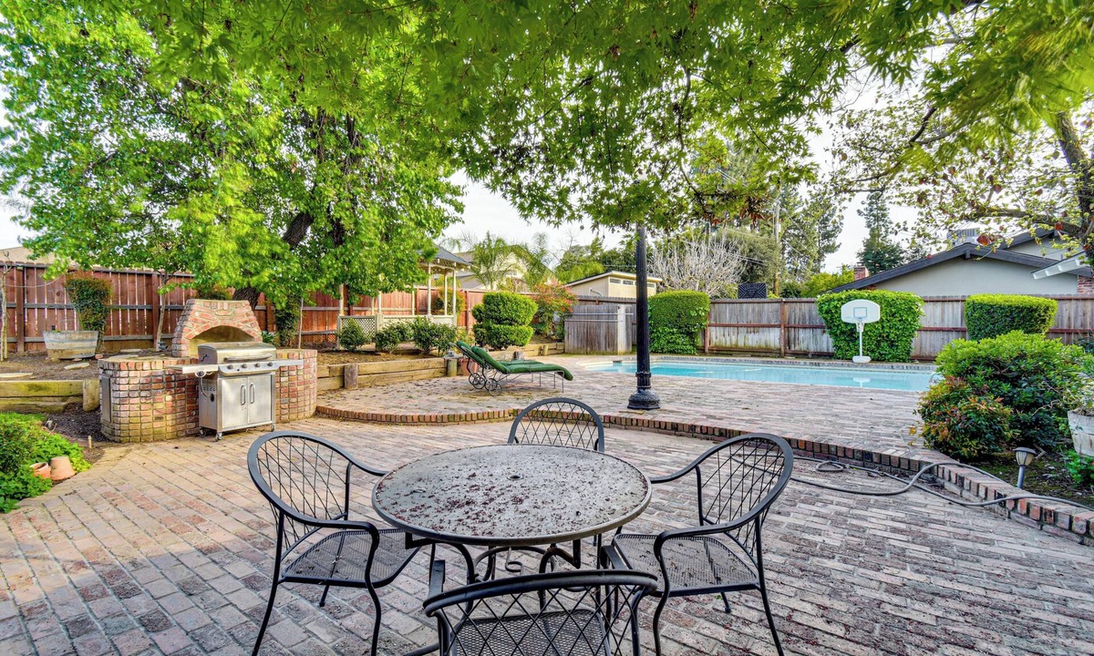 Fresno House | 5 Mi to Fresno State: Family Gem w/Backyard Oasis