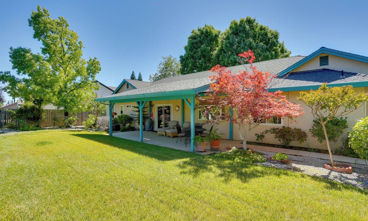 Redding House | 5 Mi to Sundial Bridge & River! Pet-Friendly Haven