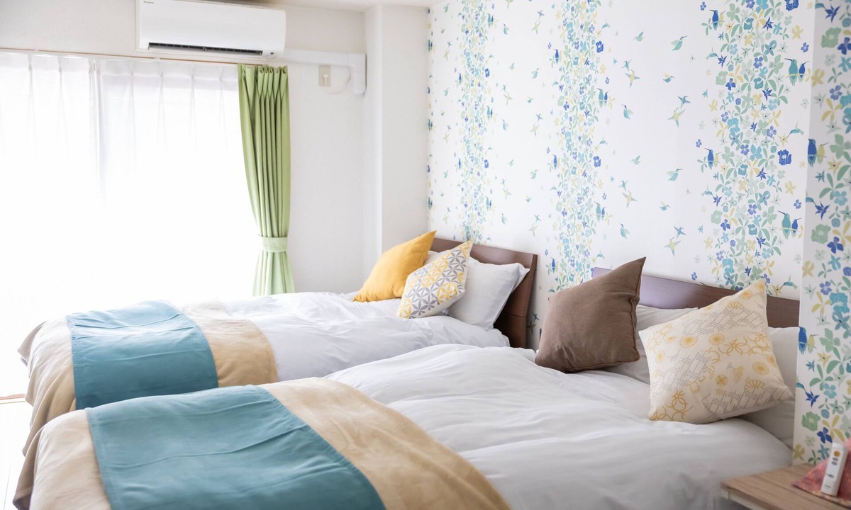 Dotonbori Apartment | 5-minute walk from Nihonbashi Station/5-minute walk from Kuromon Ichiba and Dotonbori/24-hour supermarket and convenience store/Near Namba and Shinsaibashi/Luggage storage available in front of the building/Families are welcome/Fixed Wi-Fi ava