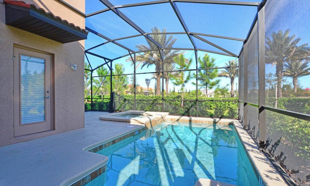 Loughman House | 5BR Solterra Pool Home | 2 King Suites | Covered Lanai | Dog Friendly