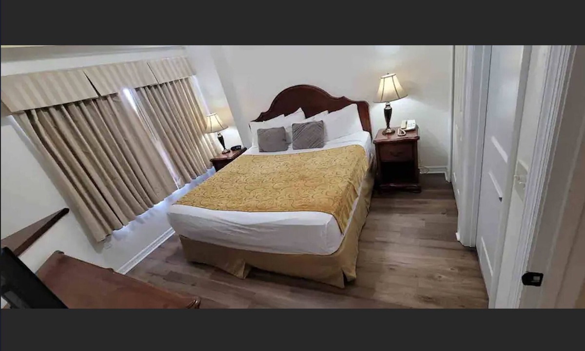 Florida Center Apartment | 604 Luxury Suite with Universal Orlando Attraction Views