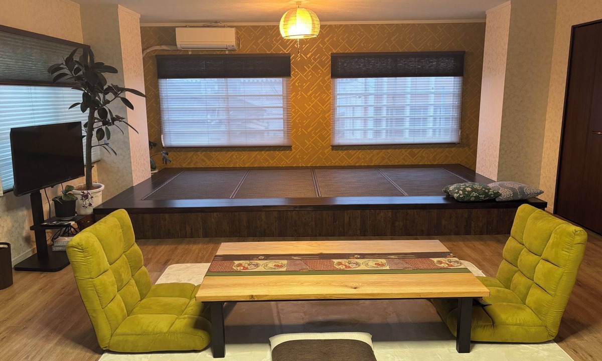 Jonan-cho Apartment | 70 square meters in size with modern tatami mats. A spacious and open room with a harmony of traditional Japanese and Western styles.