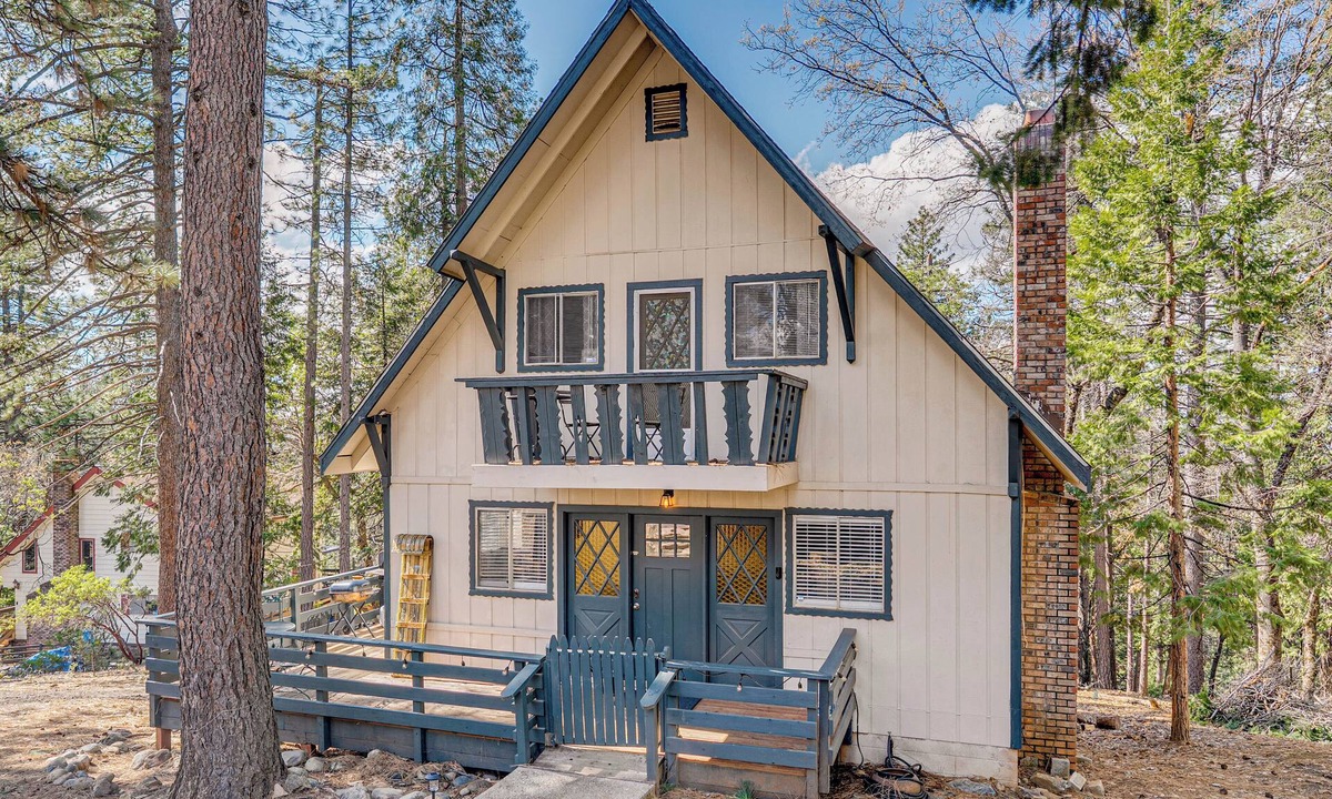 Glencoe Cabin | A-Frame Cabin w/EV Charger, Arcade & Vinyl Lounge