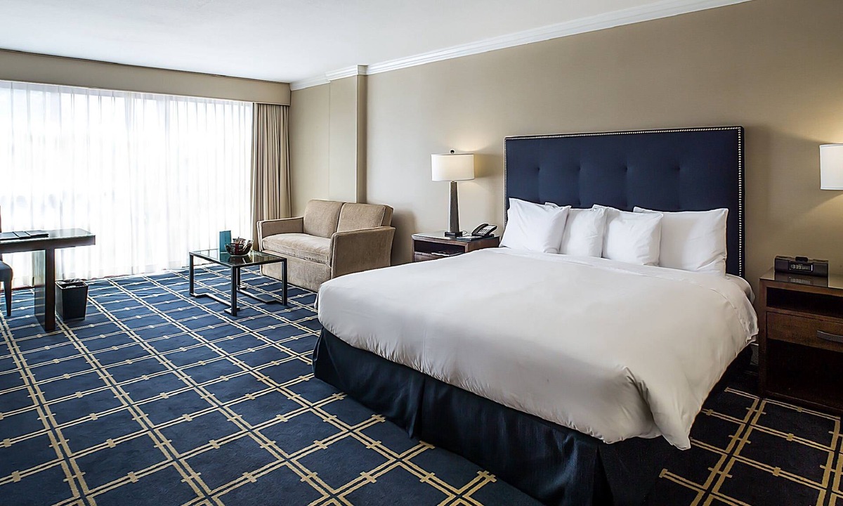 Sunnyvale West Hotel | A Place You'll Surely Enjoy! Outdoor Pool, Pets Allowed, Free Parking