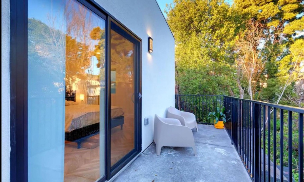 Glenview House | Abode #2 New Modern Luxe Spacious 2B/2B EV Charger