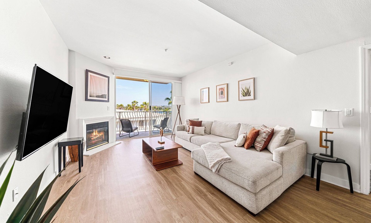 Marina del Rey Apartment | Acacia' Waterfront Full Marina View Walk to Beach Pool Gym Jacuzzi And Sauna