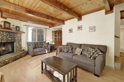 Big Bear City House | Aeroplane Gambrel Chalet- Adorable Airport Retreat Cottage