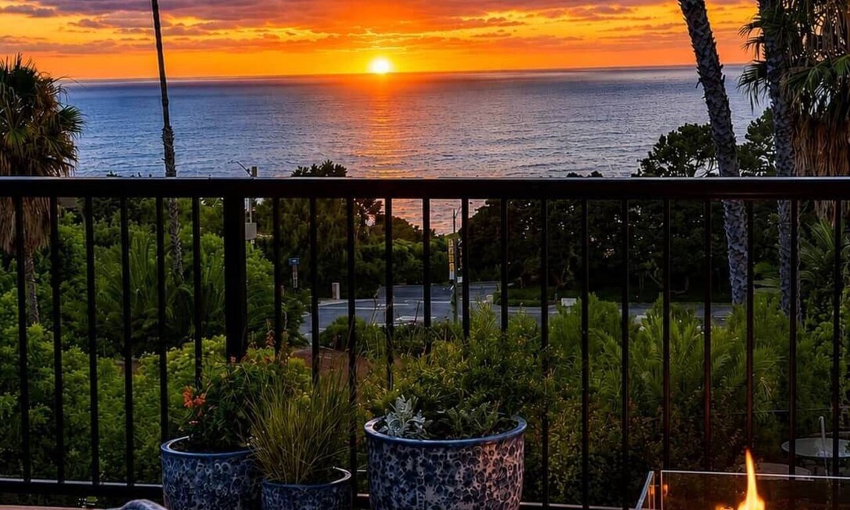 Country Club House | Amalfi House/Hot Tub/Pizza Oven/Ocean Views