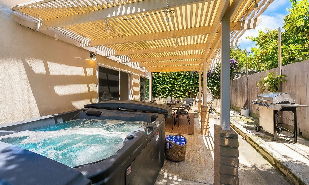 Beach Barber Tract Villa | Amazing Reviews W/Jacuzzi, Walk 2 Beach, Lrg Yard!