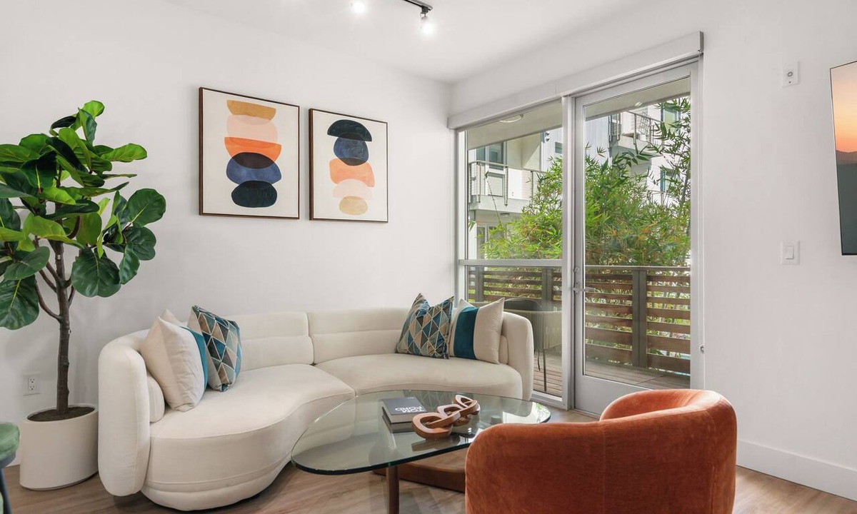 Downtown Hotel | Amber Serene Walk to Santa Monica Pier and Beach Zen Retreat Pool Gym