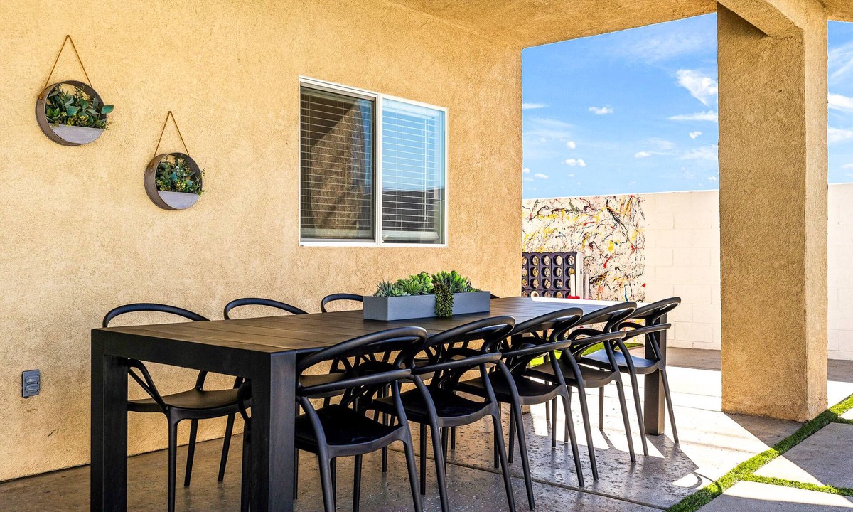 Desert Hot Springs House | An entertaining fun experience, with pool, spa, and indoor and outdoor game room