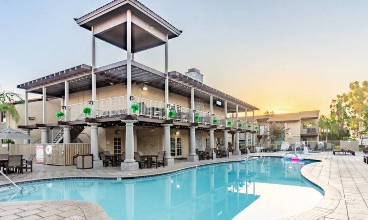 Anaheim Resort Resort | Anaheim | Disneyland Weekend Stay | Pool & Hot Tub