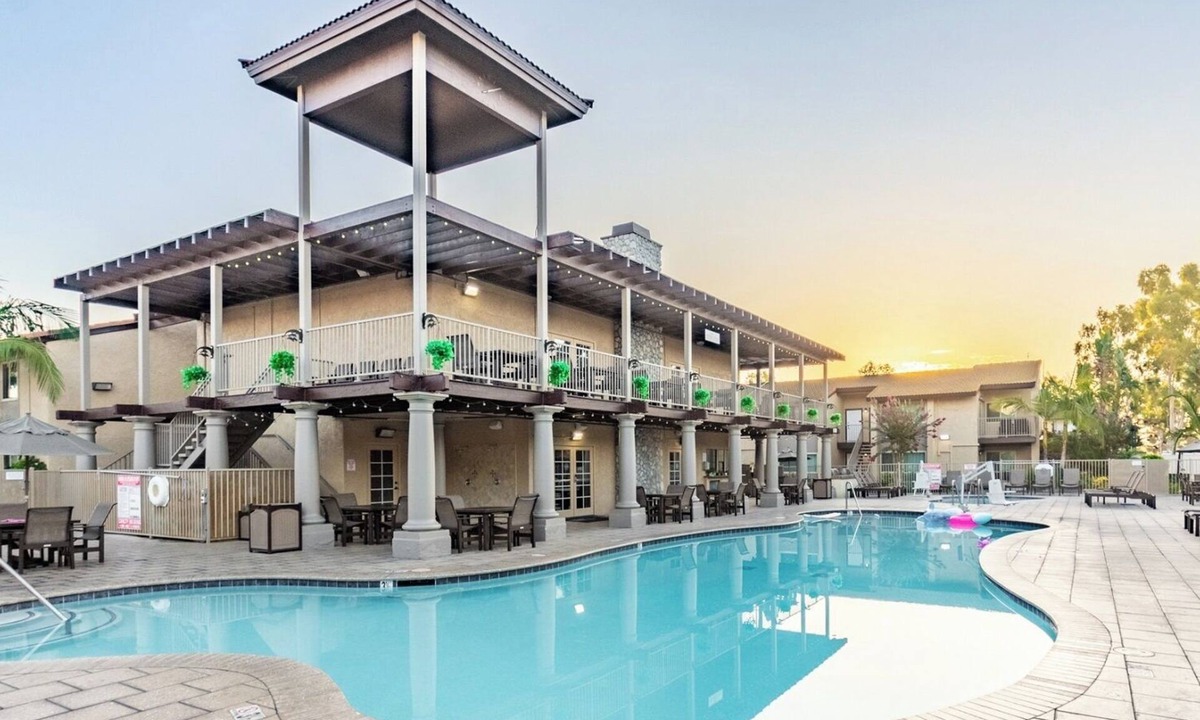 Anaheim Resort Resort | Anaheim | Family Disney Retreat | Pool + Parks | 2BR