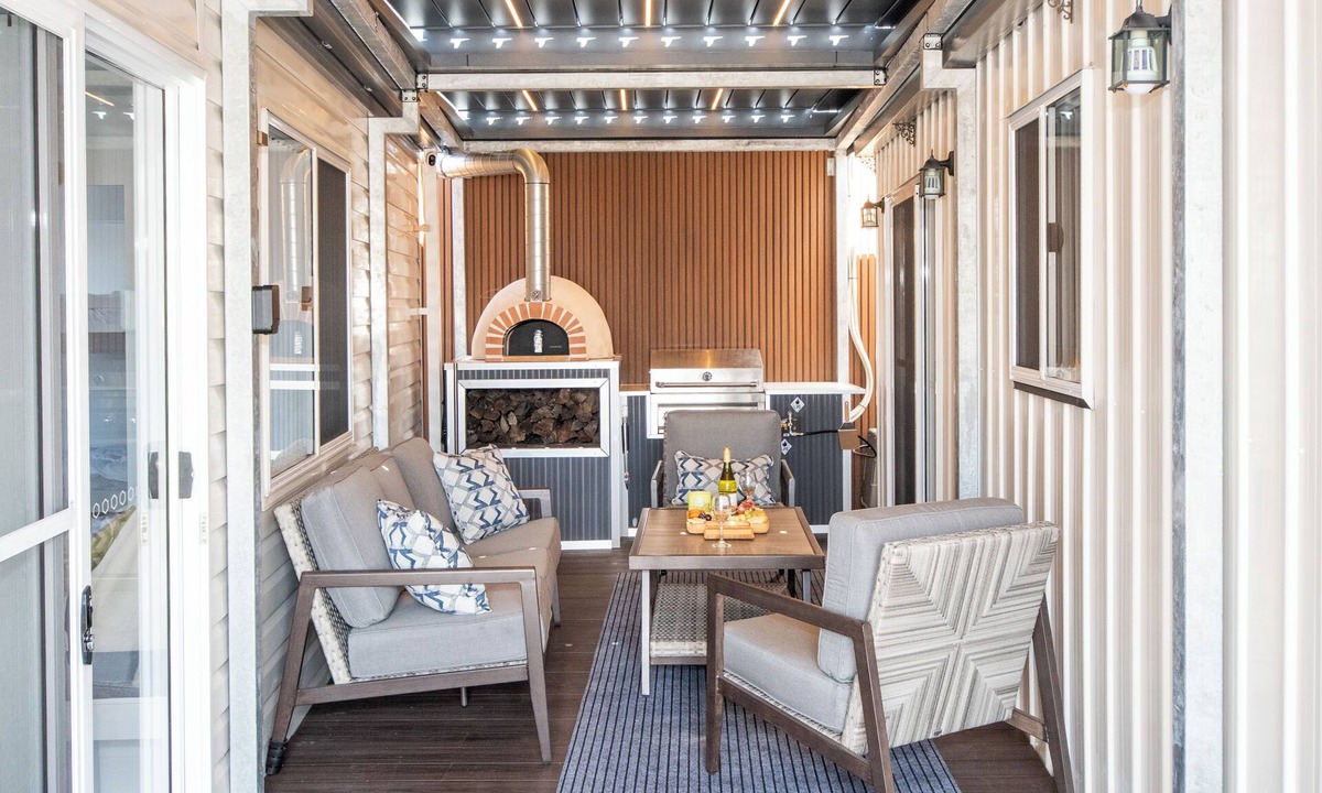 Tokeshi House | Aotearoa House NZ Style Tokeshi, Yomitan, BBQ, Pizza Oven Outdoor Patio, 5 beds