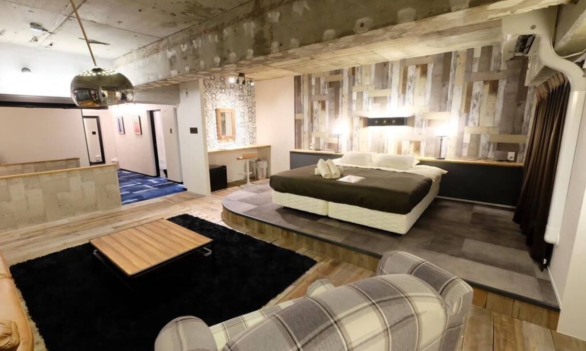Nishishinsaibashi Apartment | Apartment with terrace