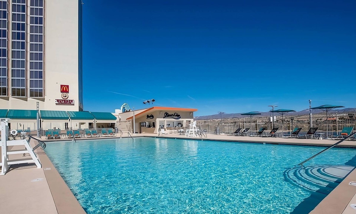 Laughlin Hotel | Aquarius Casino Resort | Luxury 2 Queens | 2 units | Gaming & Dining