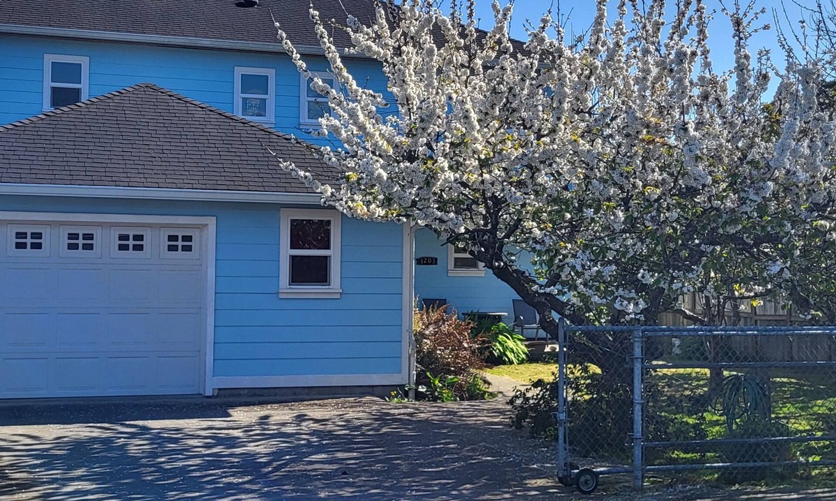 Arcata House | Arcata Sunset Townhouse