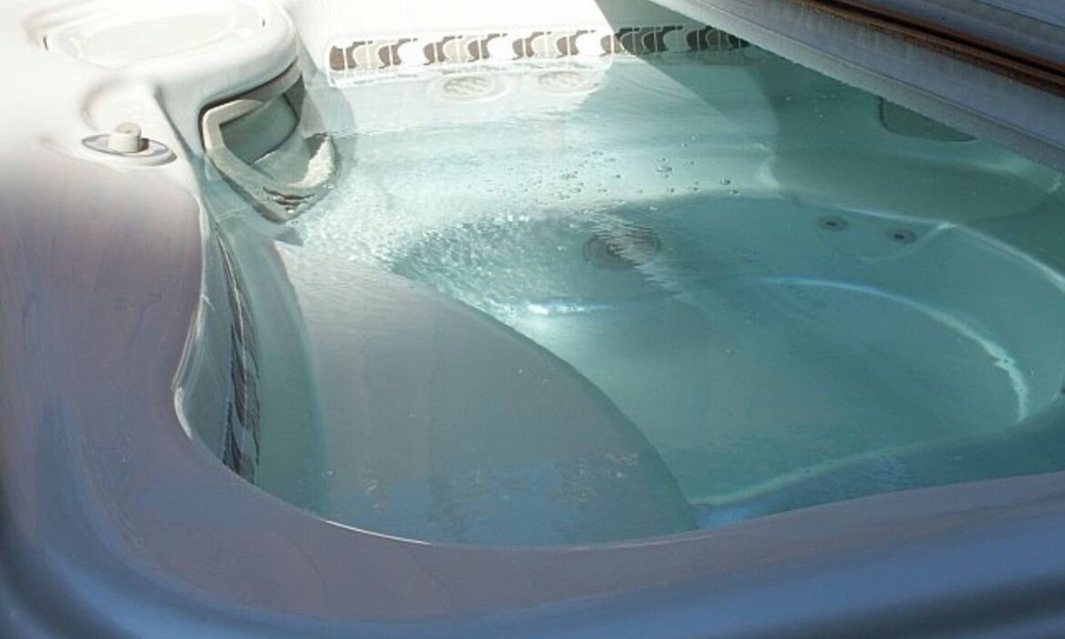 Truckee House | Aspen Ridge Chalet Walk to downtown Truckee and Safeway private hot tub dog ok