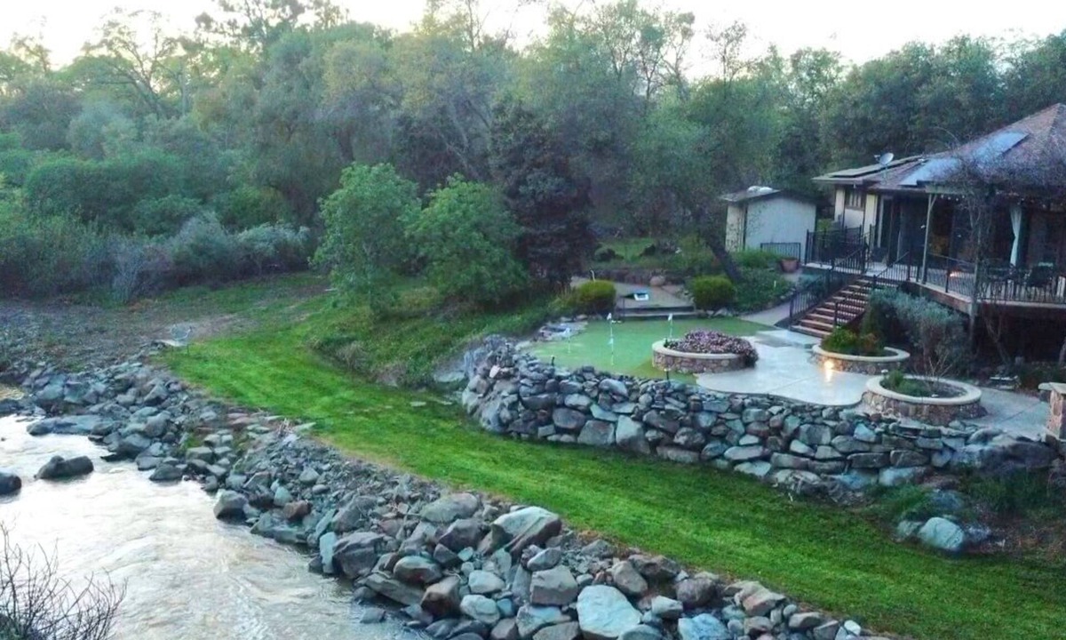 Auburn House | August specials Private Riverfront Retreat Hot Tub Near Wineries & Trails