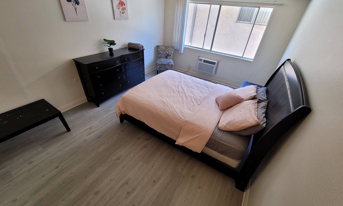 Beverly Hills Hotel | (B12) LA Lovely Queen Studio