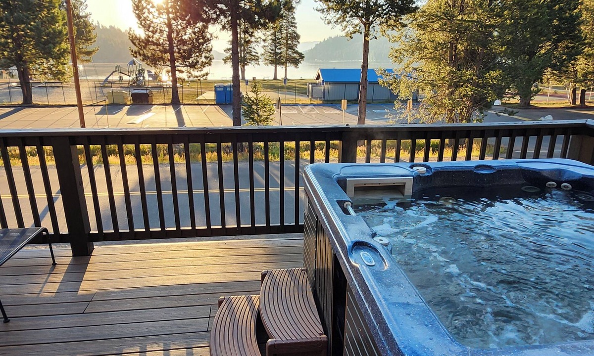 Donner Lake Woods Ski Chalet | Beach Chalet - Ski Lease - Weddings - Events - Reunions - Thanksgiving - Boating